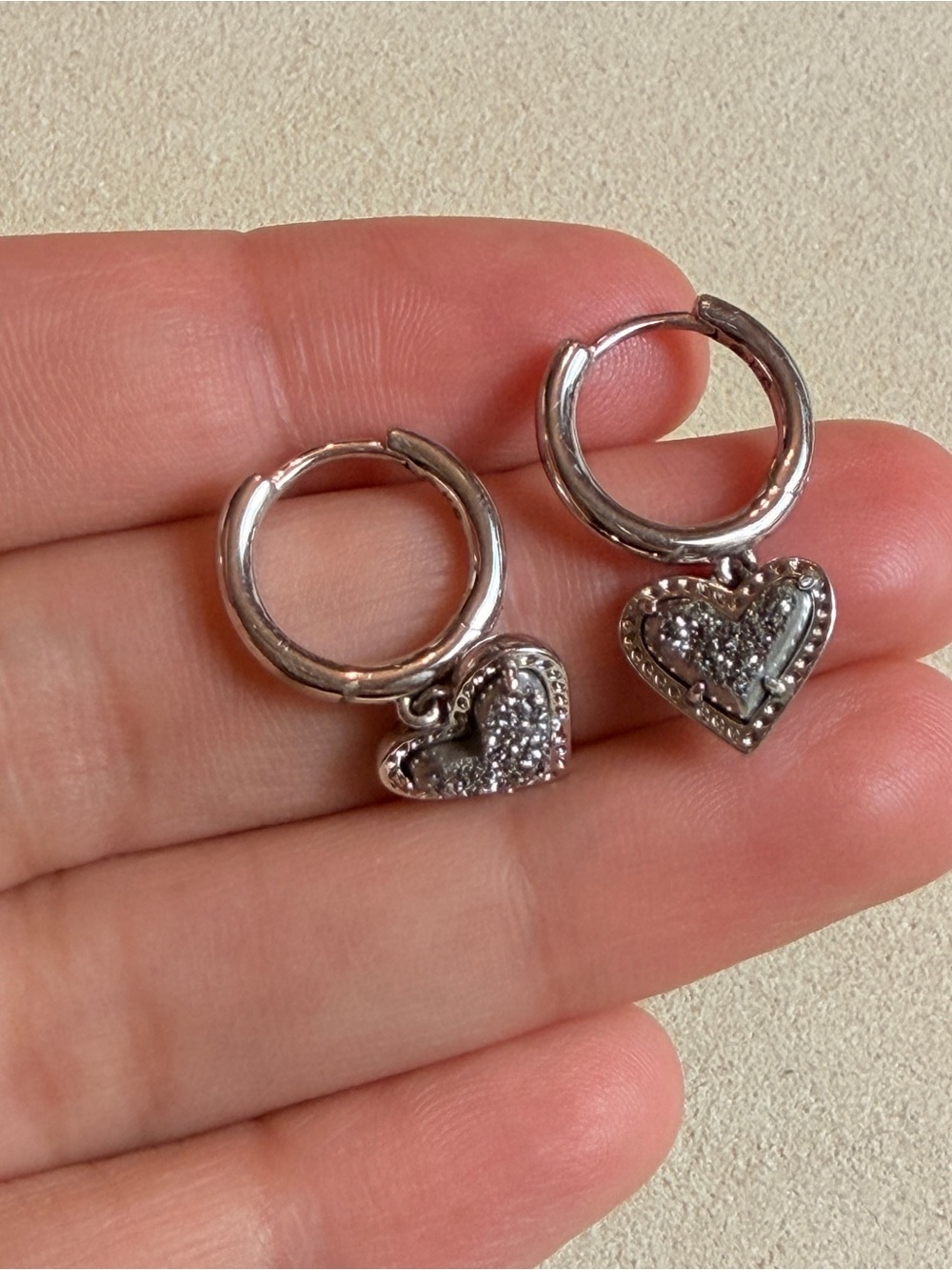 Kendra Scott Ari Heart Silver Huggie Earrings in Platinum Drusy - Picture 3 of 7